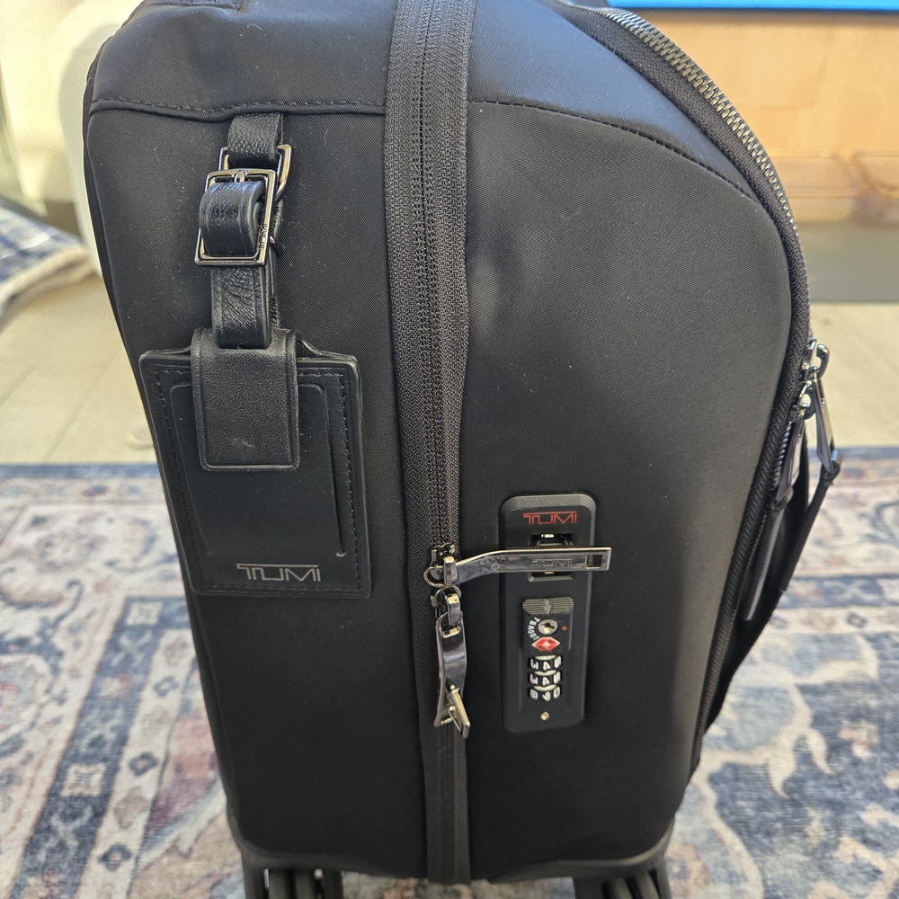 Tumi Sleek Black Laptop Bag - Picture 2 of 11